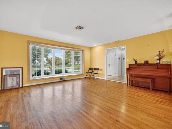 1861 Lippincott Road, Huntingdon Valley PA 19006