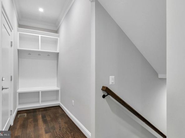 1800 Gilson Street, Falls Church VA 22043