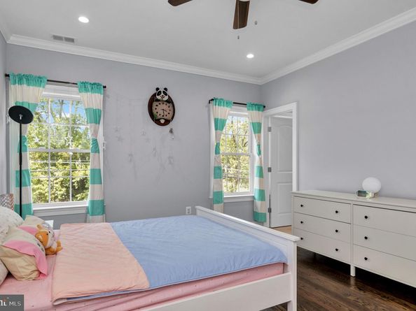 1800 Gilson Street, Falls Church VA 22043