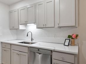 11600 Stoneview Square 60/2B, Reston VA 20191