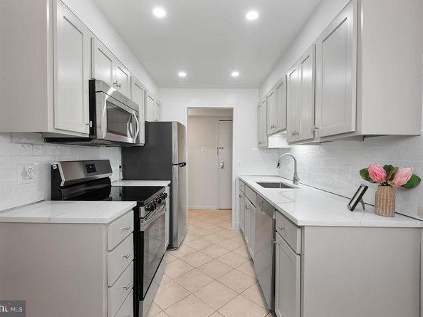 11600 Stoneview Square 60/2B, Reston VA 20191