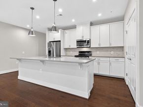 2319 Field Point Road 102, Herndon VA 20171
