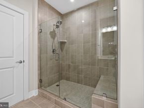 2319 Field Point Road 102, Herndon VA 20171