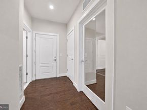 2319 Field Point Road 102, Herndon VA 20171