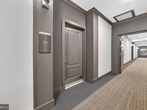 2319 Field Point Road 102, Herndon VA 20171