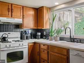 142 Carpenter Street, Philadelphia PA 19147