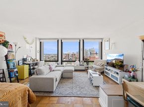 210 Locust Street 25E, Philadelphia PA 19106