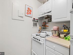 210 Locust Street 25E, Philadelphia PA 19106