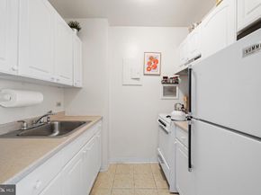 210 Locust Street 25E, Philadelphia PA 19106