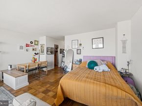 210 Locust Street 25E, Philadelphia PA 19106