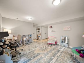 2807 Roesh Way, Vienna VA 22181