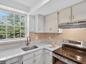 3621 39TH Street NW B320, Washington DC 20016