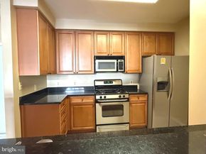 801 S Greenbrier Street 215, Arlington VA 22204