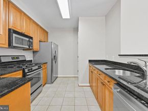 801 S Greenbrier Street 215, Arlington VA 22204