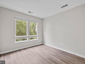 801 S Greenbrier Street 215, Arlington VA 22204