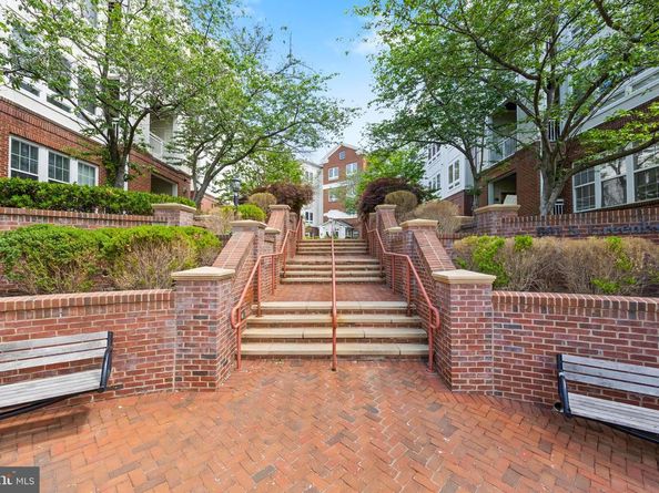 801 S Greenbrier Street 215, Arlington VA 22204