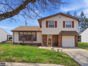 1036 Camas Drive, Philadelphia PA 19115