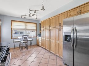 1036 Camas Drive, Philadelphia PA 19115