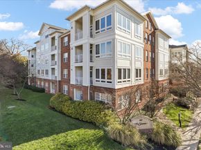 801 S Greenbrier Street 103, Arlington VA 22204