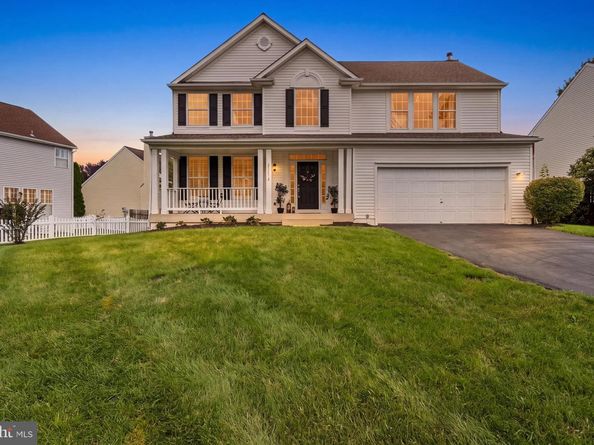 20915 Chippoaks Forest Circle, Sterling VA 20165