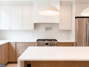 954 N 6TH Street, Philadelphia PA 19123