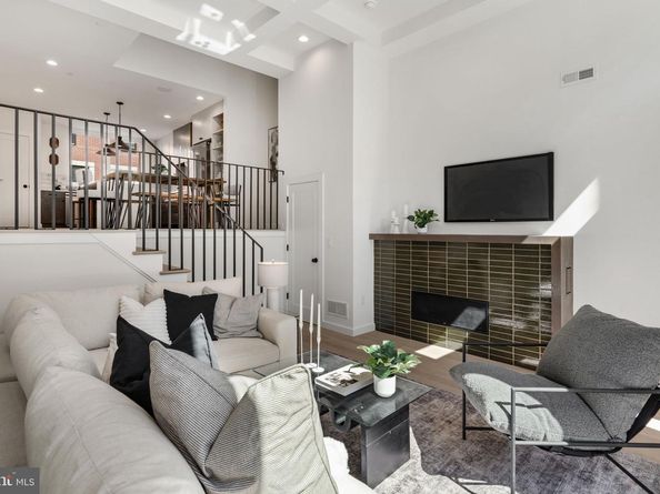 954 N 6TH Street, Philadelphia PA 19123