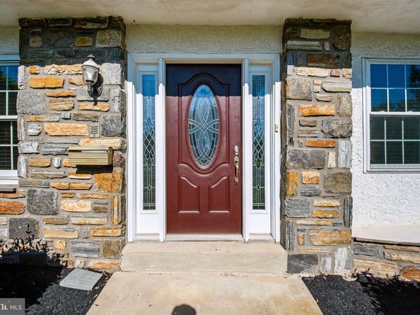 2201 Shetland Drive, Warrington PA 18976