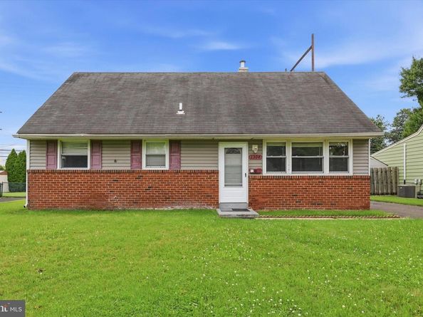 1304 Nancy, Bristol PA 19021