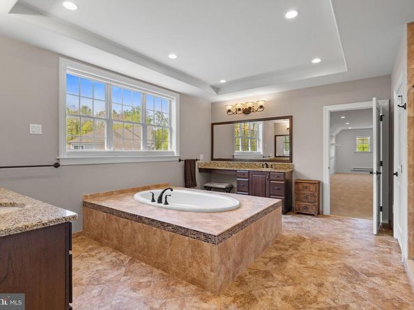 19 Goldney Dr, Newtown PA 18940