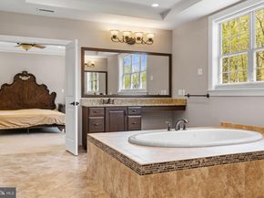 19 Goldney Dr, Newtown PA 18940