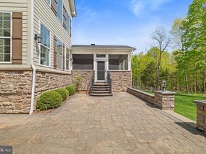 19 Goldney Dr, Newtown PA 18940