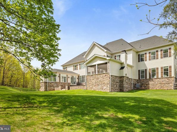 19 Goldney Dr, Newtown PA 18940