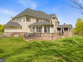 19 Goldney Dr, Newtown PA 18940
