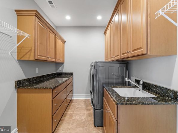 19 Goldney Dr, Newtown PA 18940