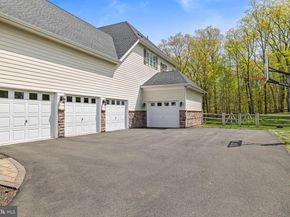 19 Goldney Dr, Newtown PA 18940