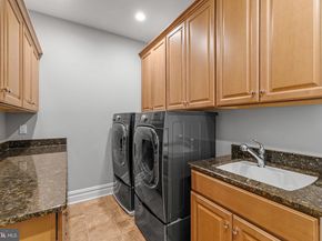 19 Goldney Dr, Newtown PA 18940