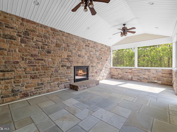 19 Goldney Dr, Newtown PA 18940