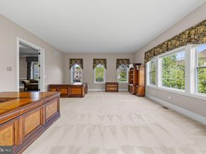 19 Goldney Dr, Newtown PA 18940