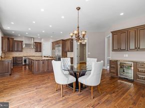 19 Goldney Dr, Newtown PA 18940