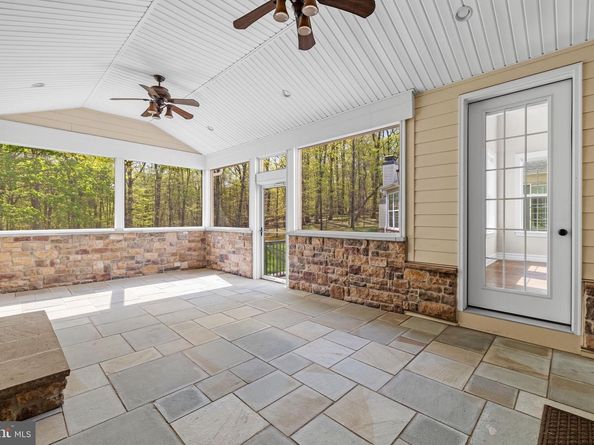 19 Goldney Dr, Newtown PA 18940