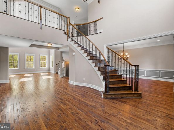19 Goldney Dr, Newtown PA 18940