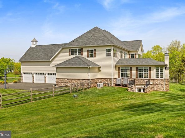 19 Goldney Dr, Newtown PA 18940