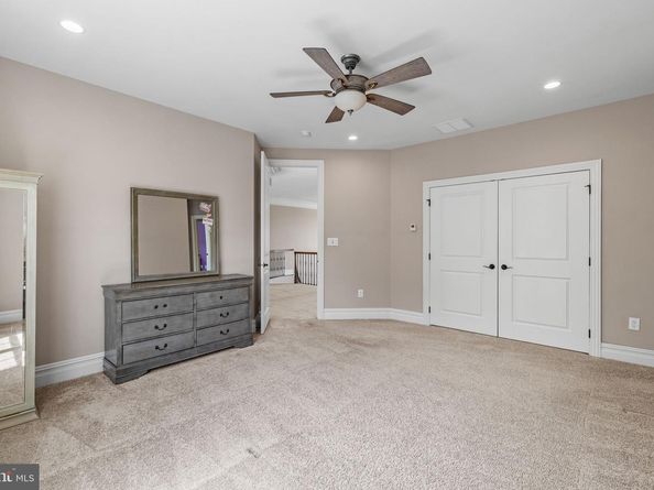 19 Goldney Dr, Newtown PA 18940