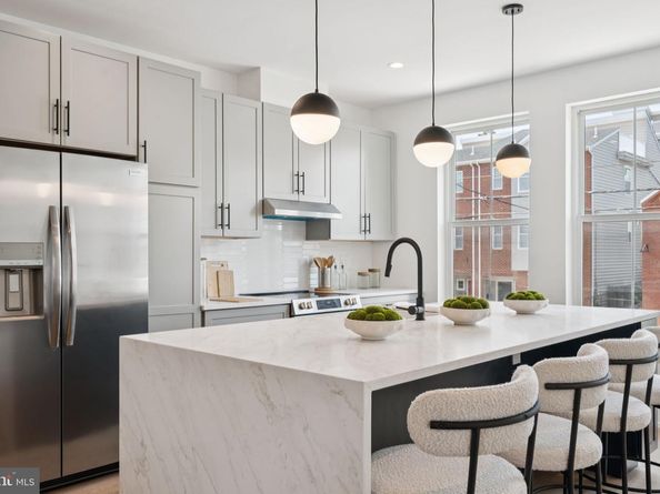 545 Green Lane, Philadelphia PA 19128