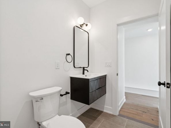 545 Green Lane, Philadelphia PA 19128