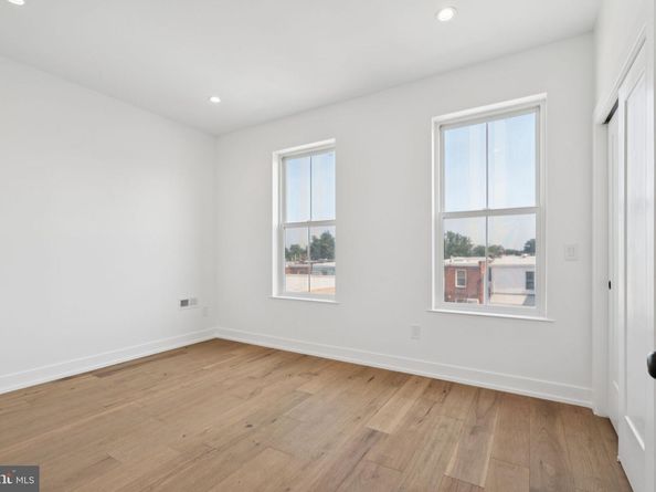 545 Green Lane, Philadelphia PA 19128