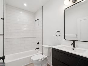 545 Green Lane, Philadelphia PA 19128