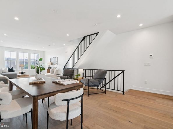 545 Green Lane, Philadelphia PA 19128