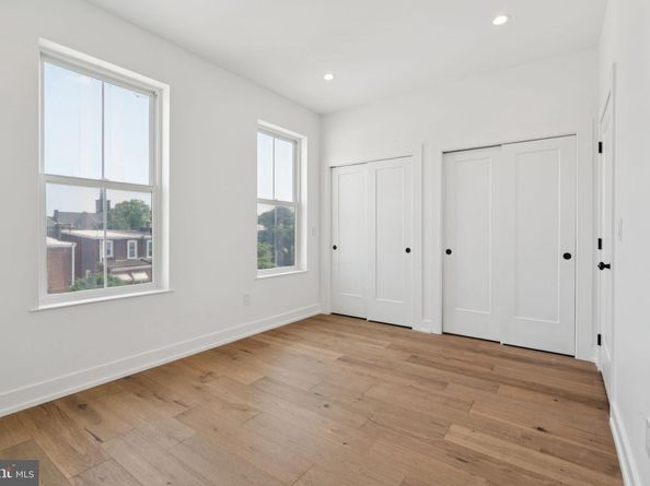 545 Green Lane, Philadelphia PA 19128