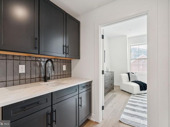 545 Green Lane, Philadelphia PA 19128
